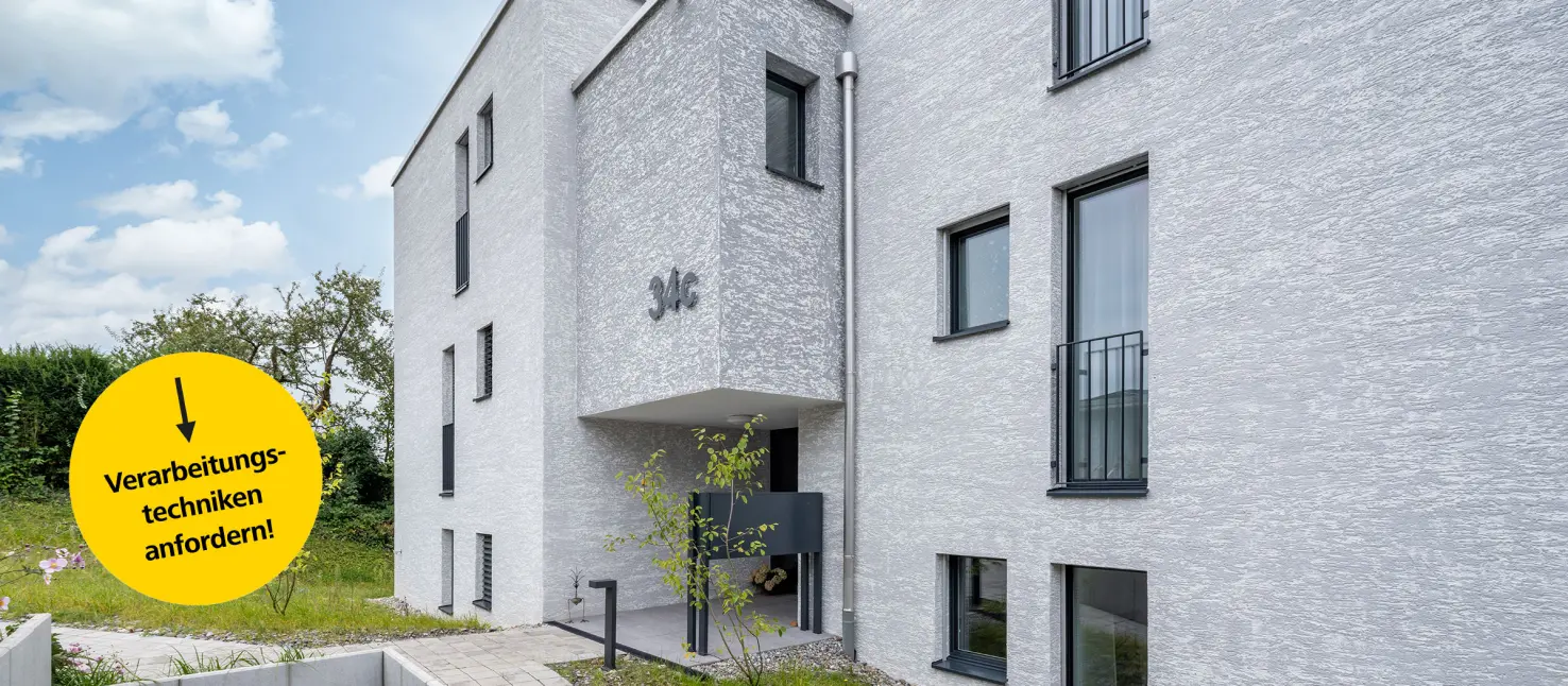 Mehrfamilienhaus mit Putzfassade in StoSignature hell plus gelbem Bestellbutton