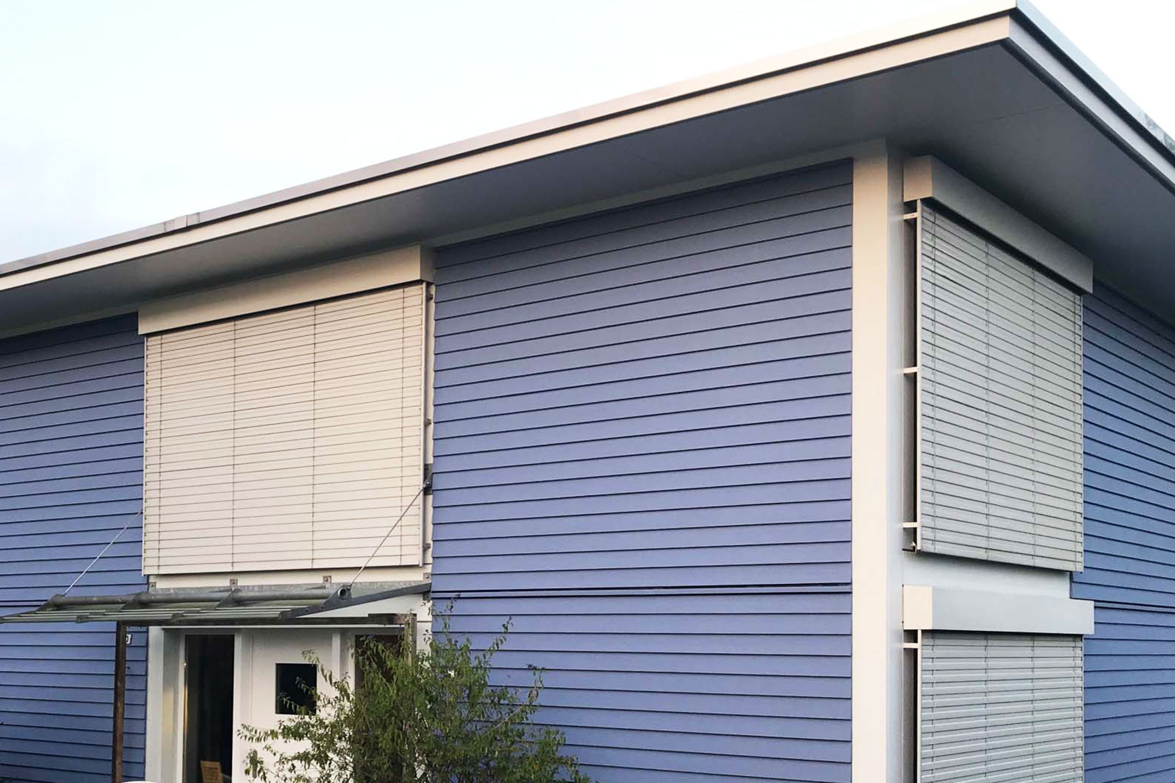 Seitenansicht mit der Fassadenfarbe StoColor Dryonic® Wood beschichtet