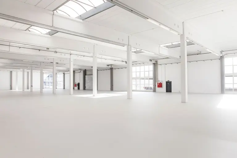 Industriehalle der Hydro-Tech GmbH Bobingen saniert mit StoCrete Estrichmörtel