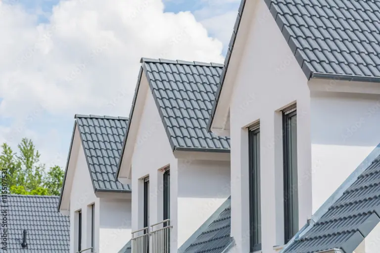 Haus mit schützendem Schirm