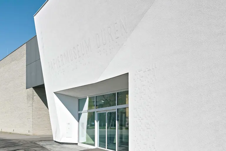 Fassade der Referenz Papiermuseum, Düren, DE