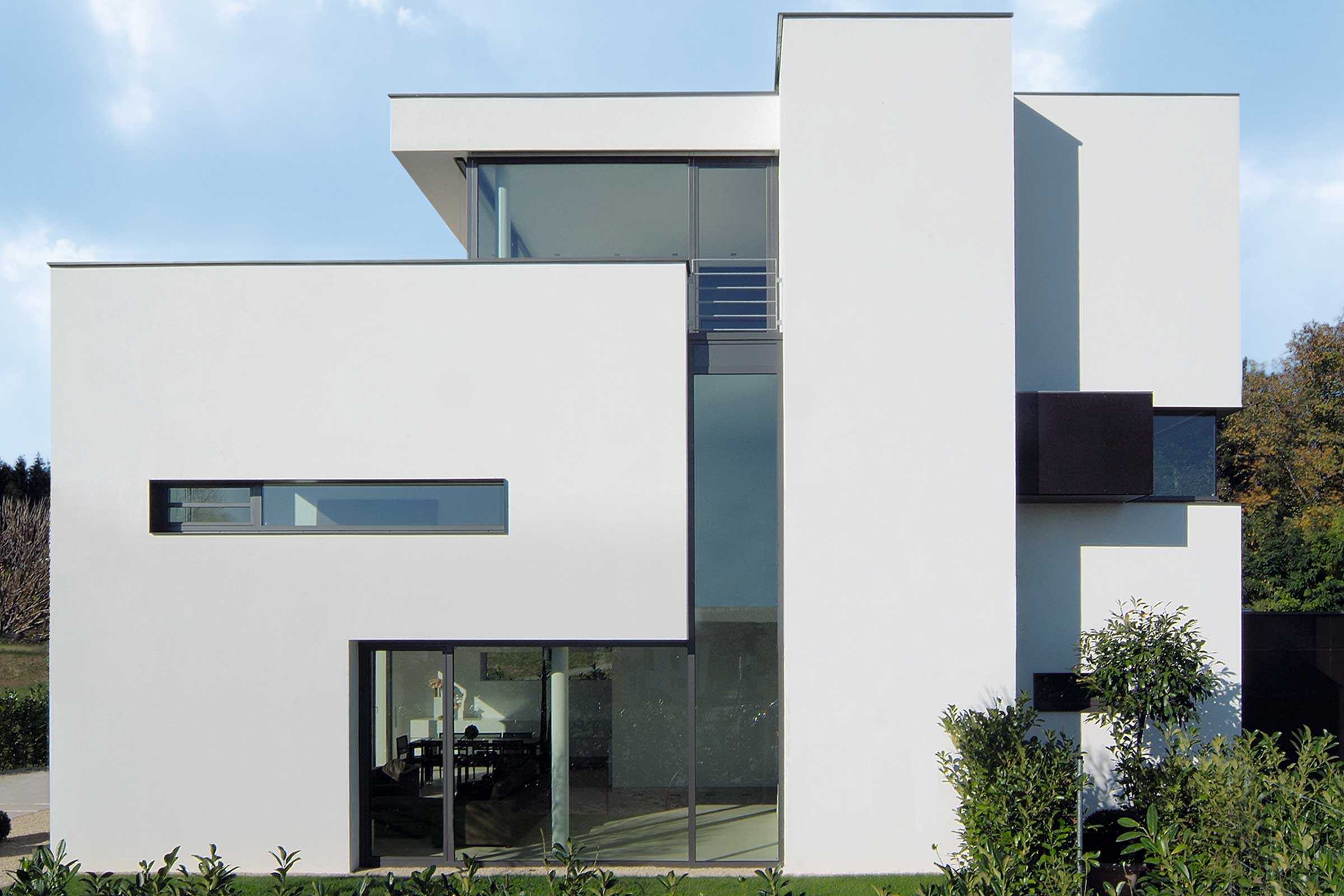 Silikonharz-Fassadenfarben: Echte Silikonharzfarbe von Sto auf WDVS-Fassade in Weiss