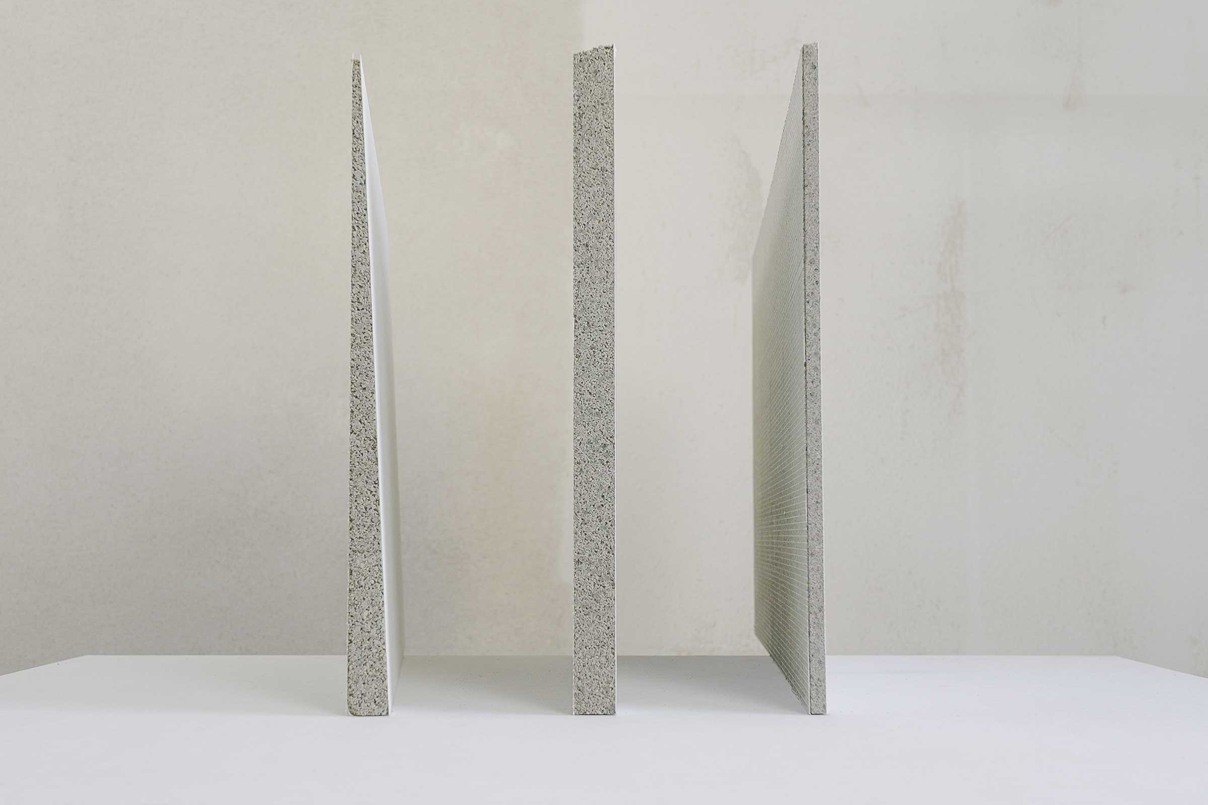 Schimmelsanierung Wand: Trägerplatten des Schimmelschutz-Systems StoReno In Protect M