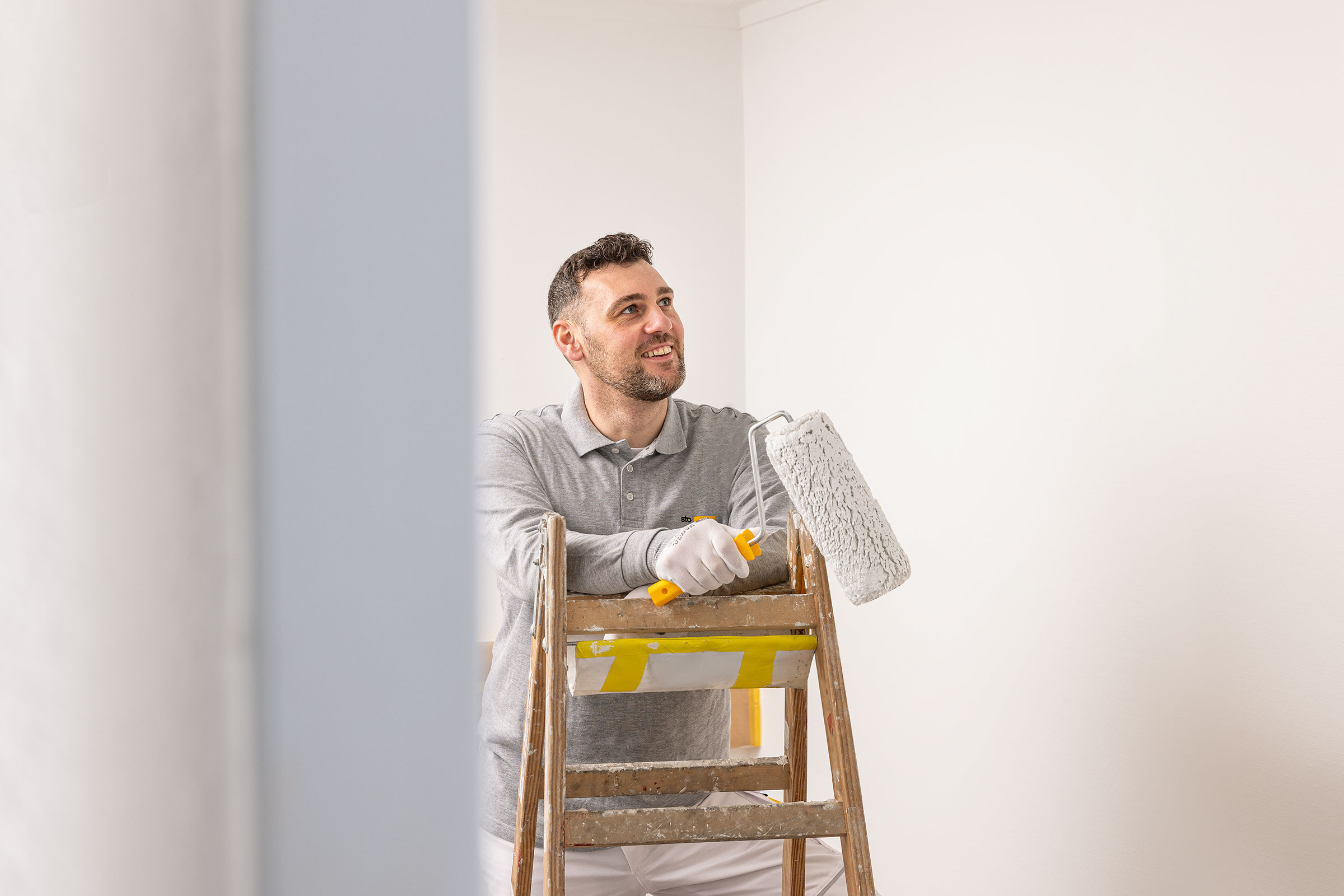 Pittura per pareti lavabile: l'applicatore è soddisfatto di aver scelto StoColor PuraClean