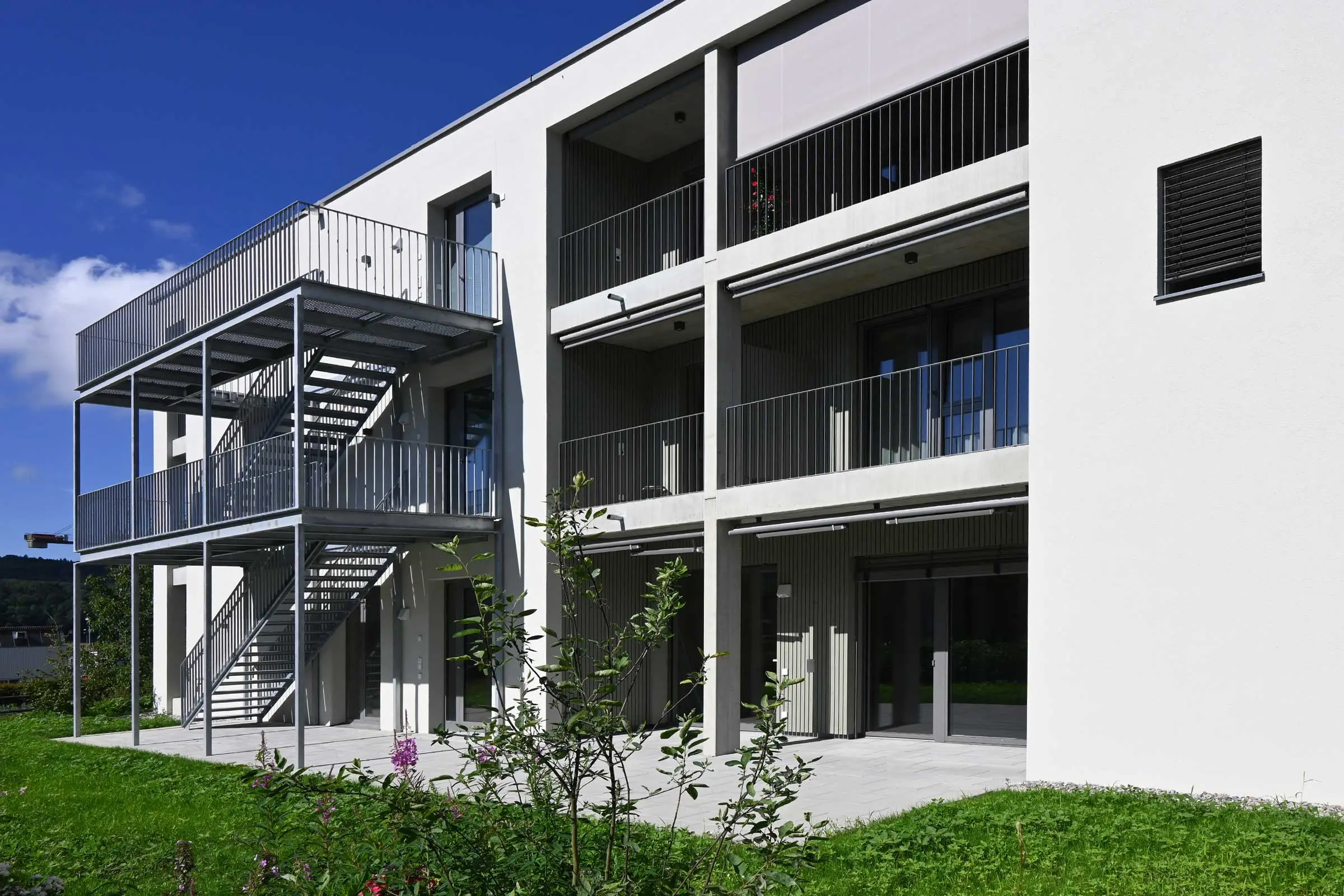 Seitenansicht Mehrfamilienhaus Alterszentrum Beringen