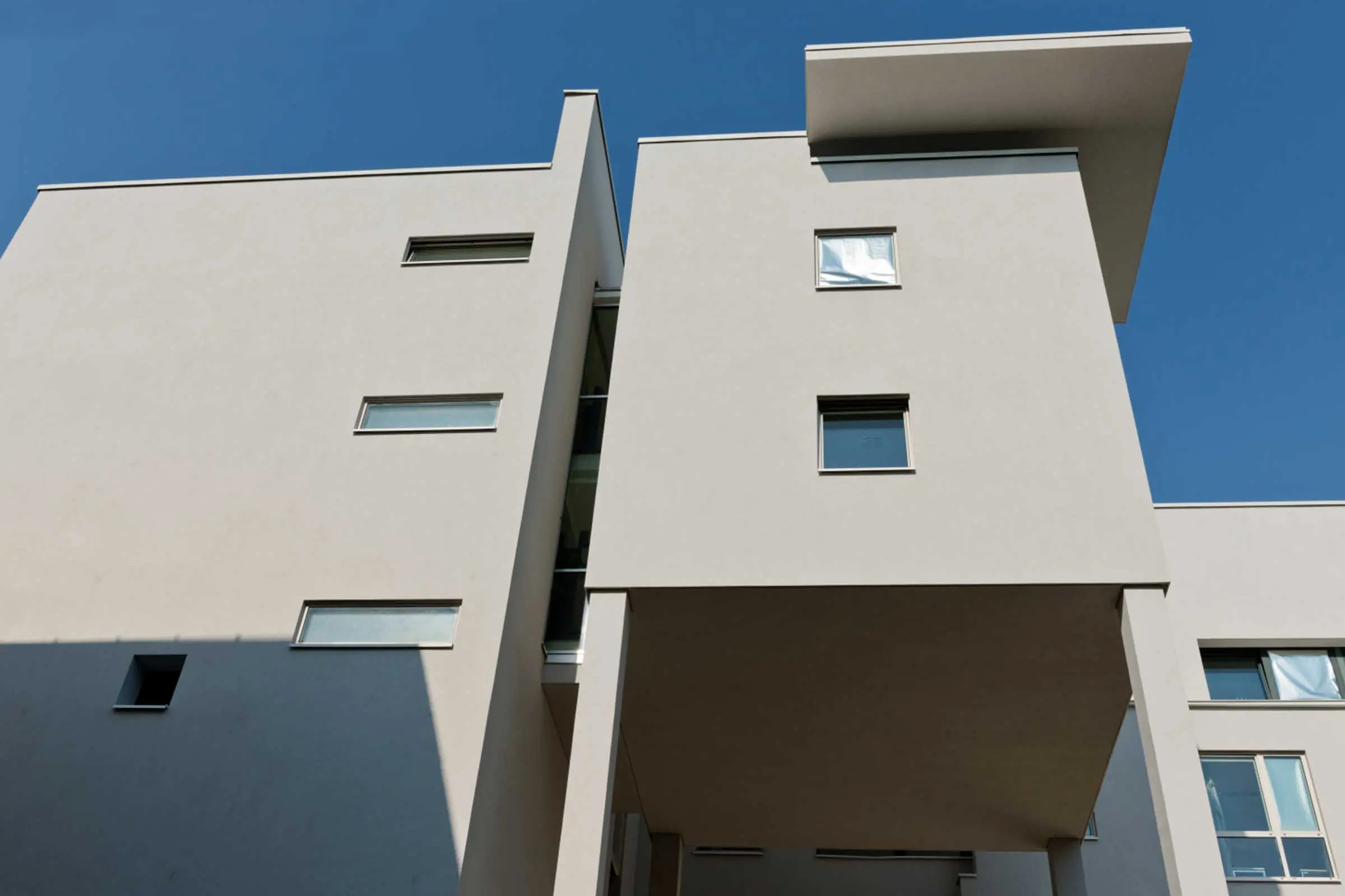 Ansicht Aussenfassade Universität Graz von unten