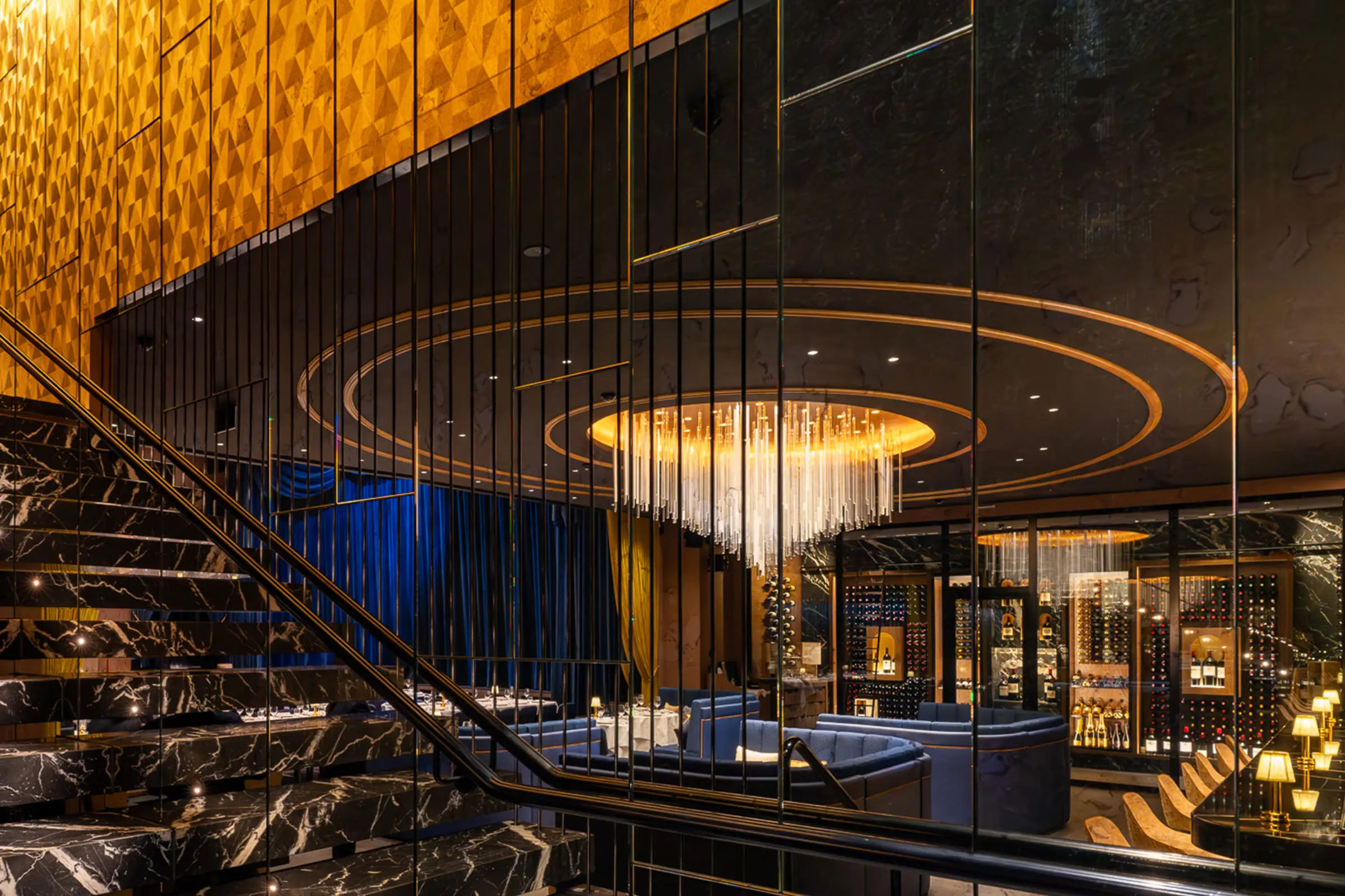 Soffitto Hotel Billionaire St. Moritz con sistema acustico StoSilent