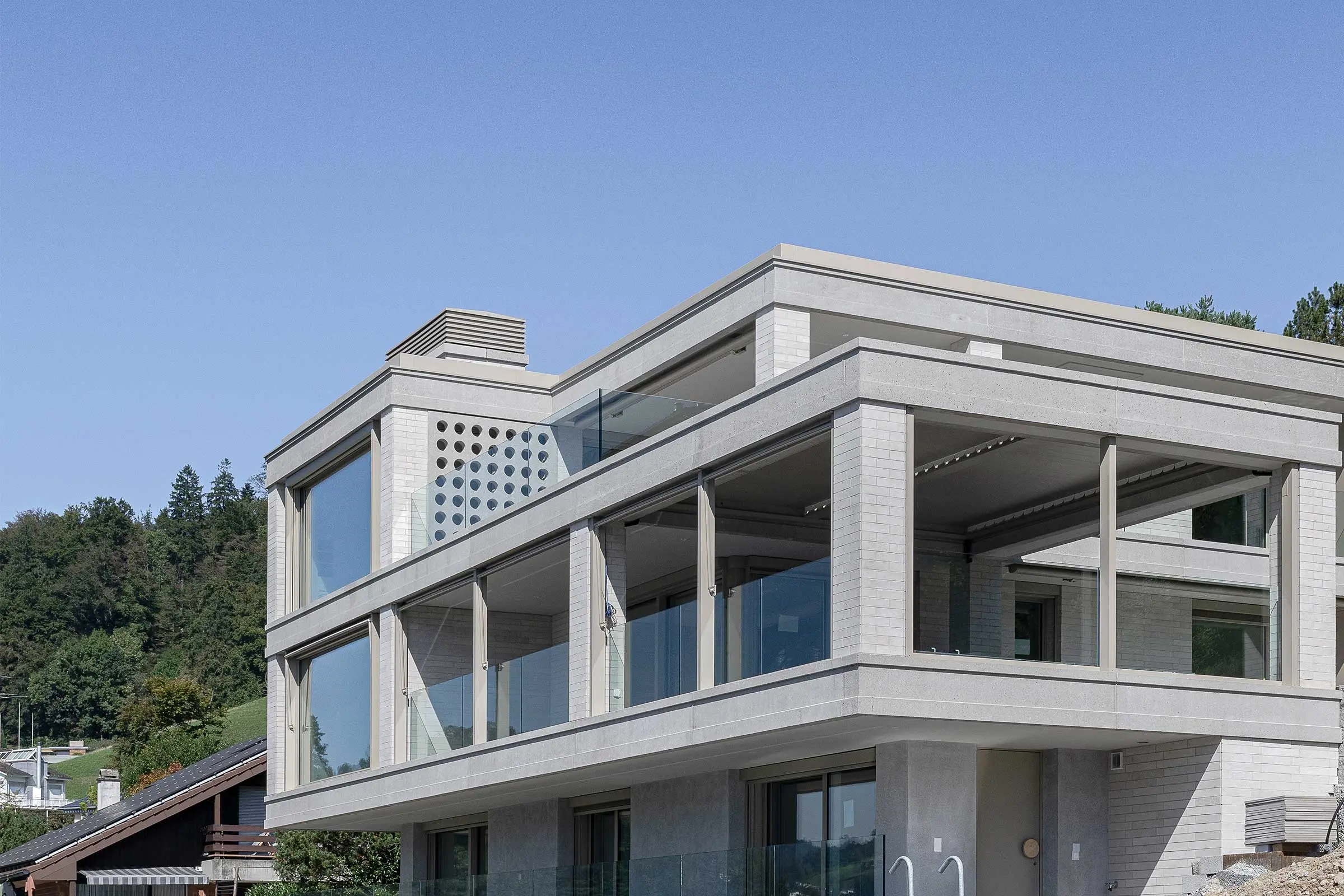 Ansicht Aufstockung EFH mit Steinfassade StoStone in beige/grau 