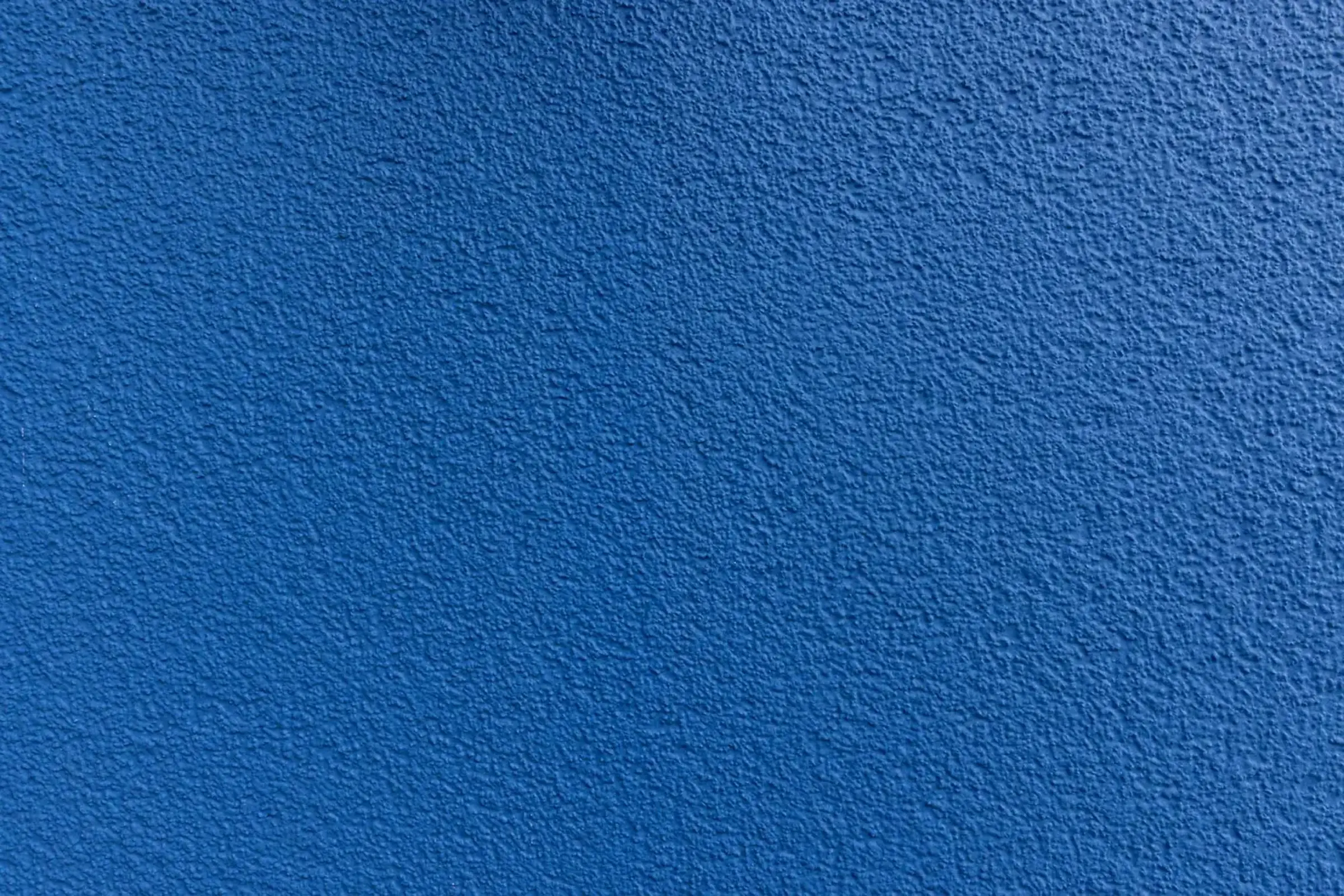 Nachaufnahme Fassade mit blauer Fassadenfarbe StoColor Dryonic S.