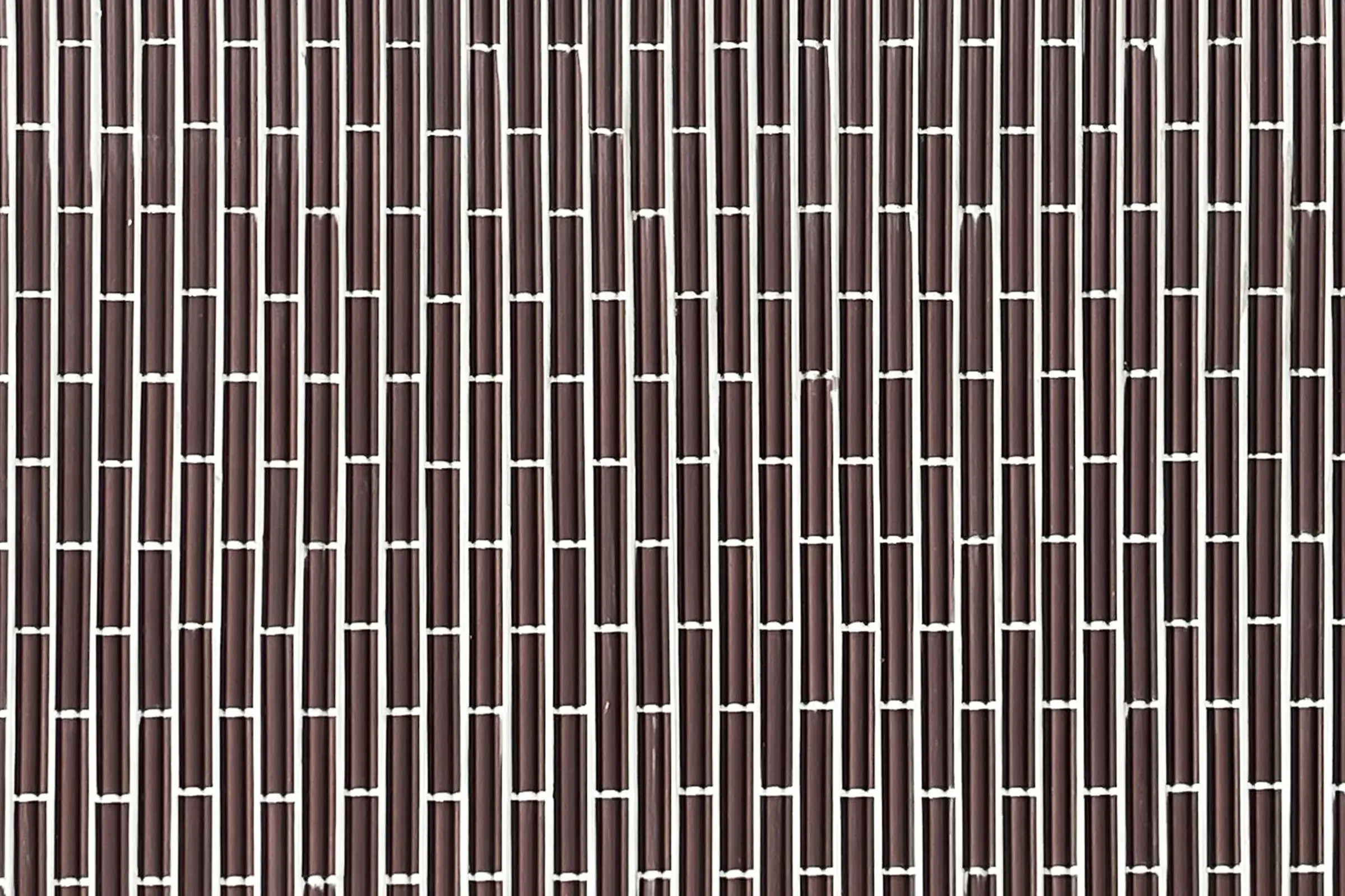 Ansicht Sockel von MFH mit braunen Keramikfliesen