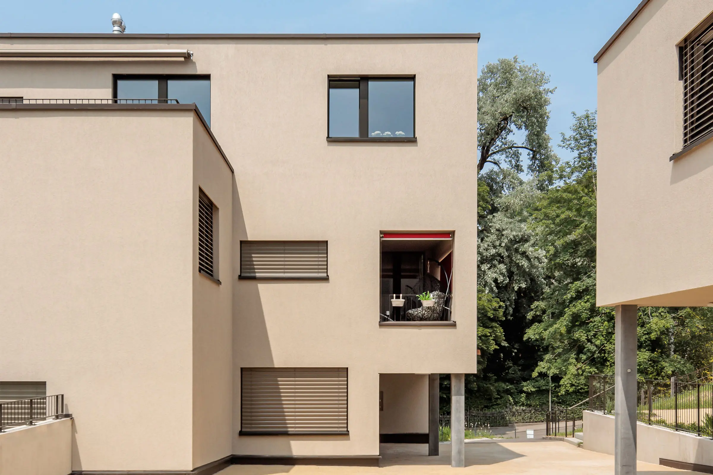 Hausfront MFH Altersgerechtes Wohnen in Gattikon