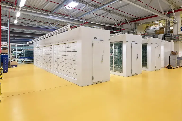 Gelbe Bodenbeschichtung in Pharmgrosshandel