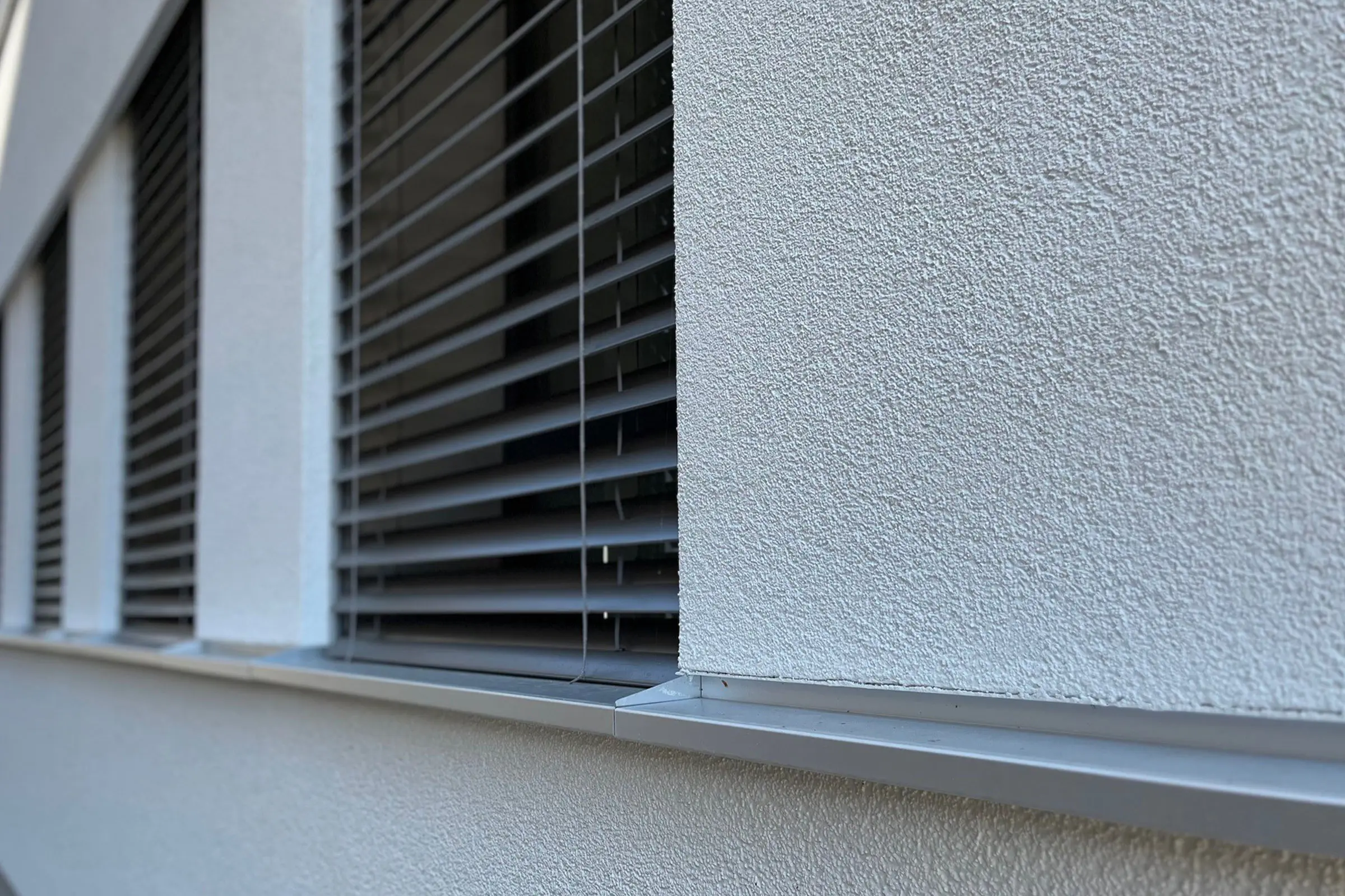 Nahaufnahme Alu-Fensterbank aussen aus 