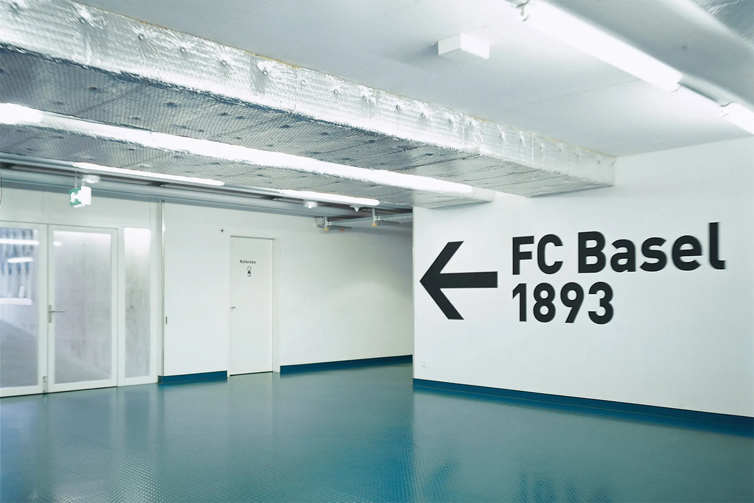 Innenraum Stadion St. Jakob-Park Basel mit Sto-Farbe gestrichen