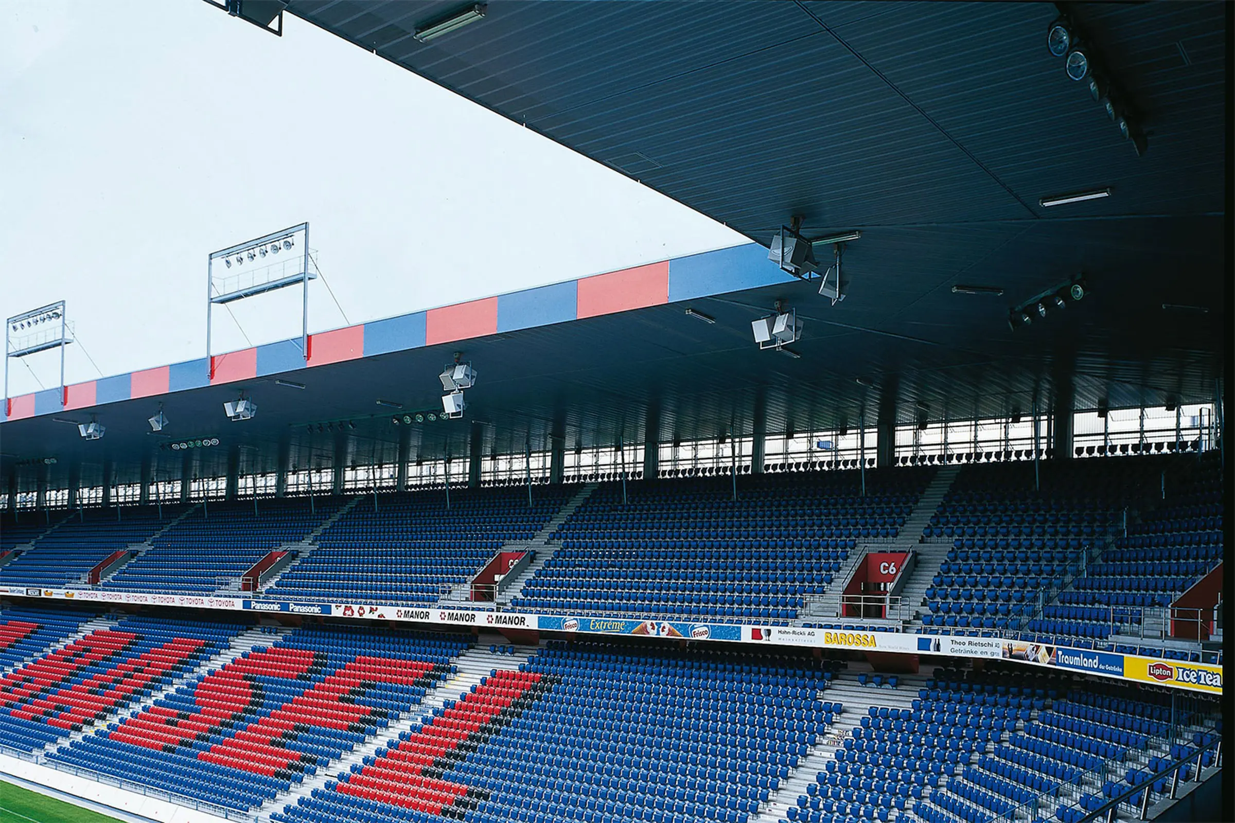 Bild vom St. Jakob-Stadion Basel von der Fankurve