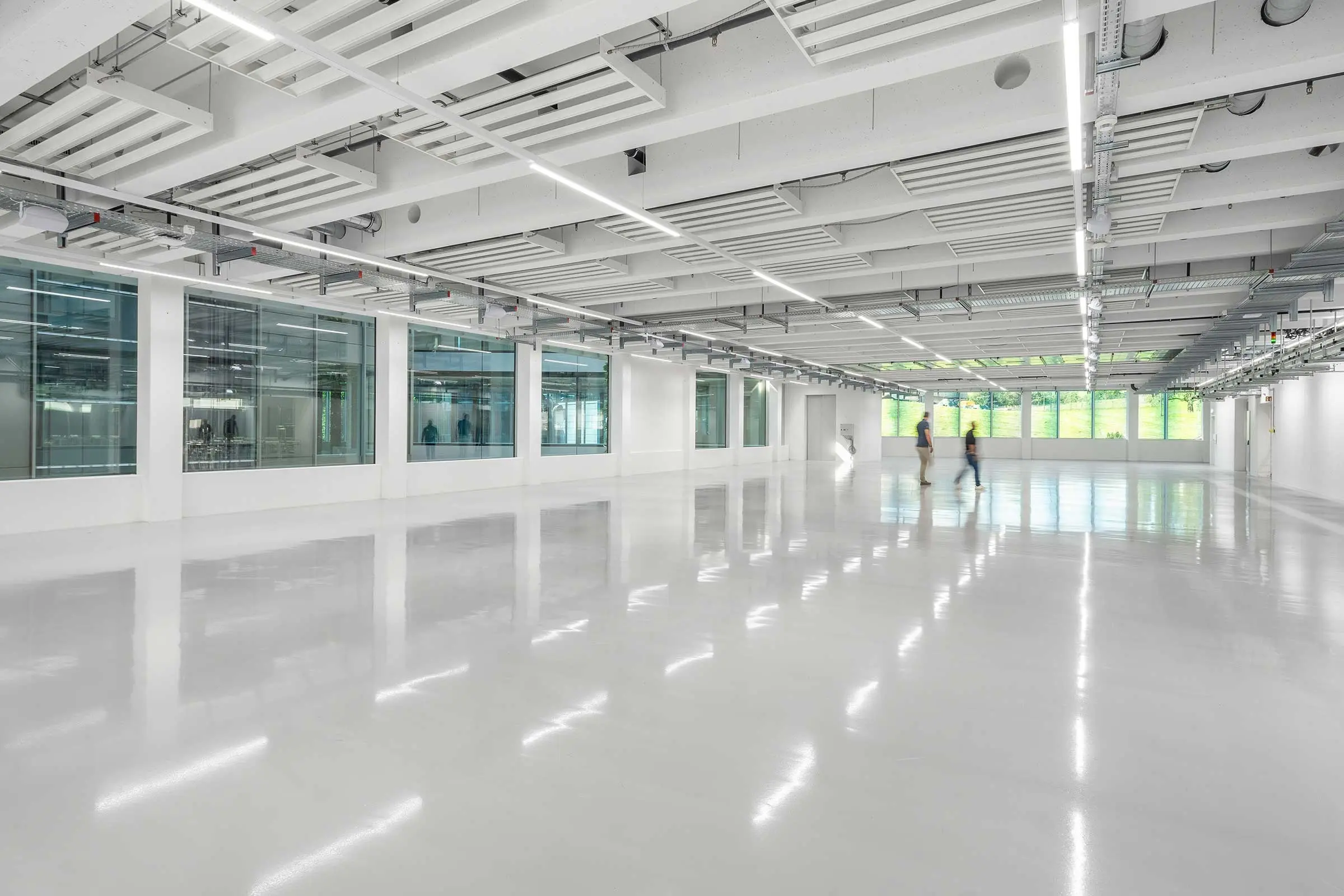 Revêtement de sol dans un hall industriel