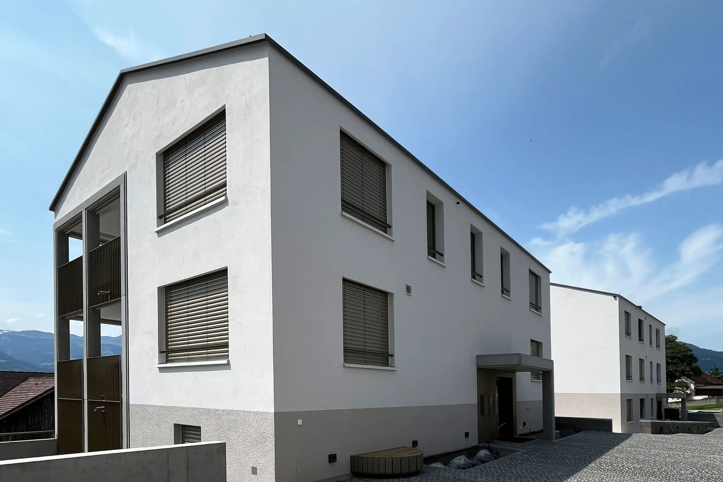 Immeuble d'habitation d'un lotissement Wingert à Balzers avec structure de crépi StoSignature