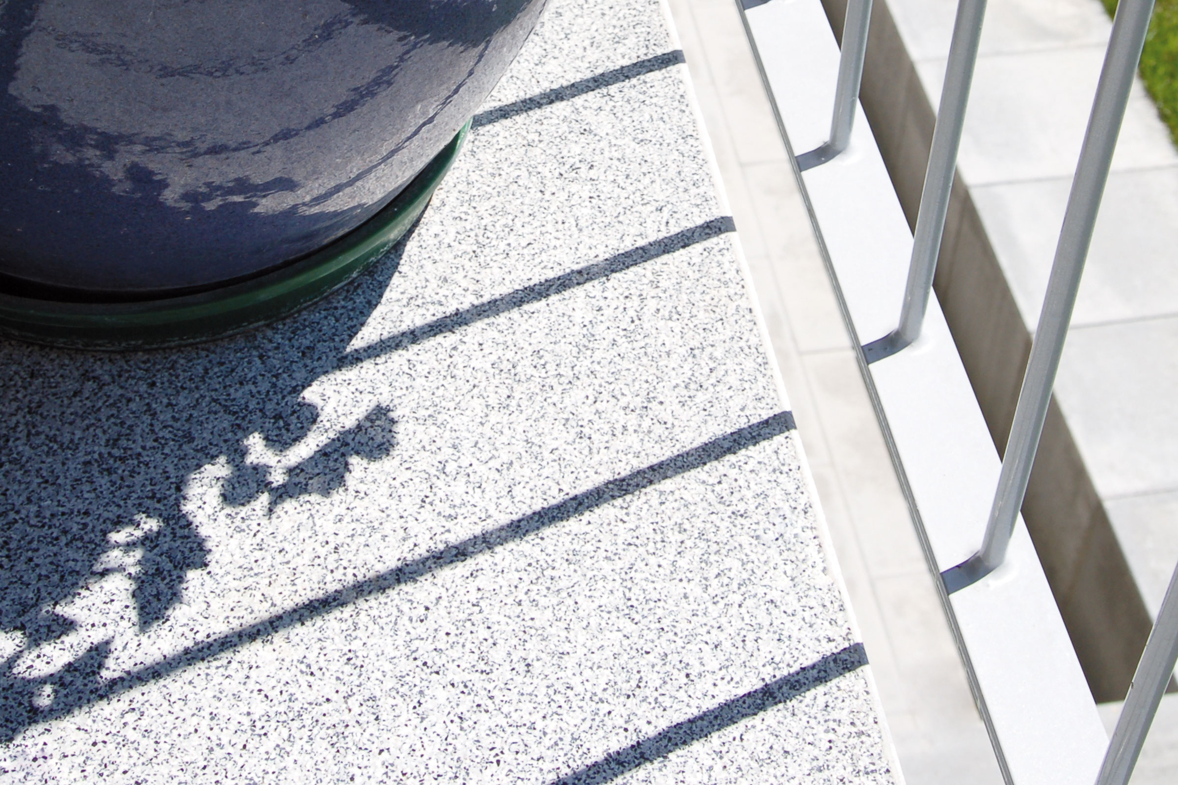 Balcone con rivestimento blu