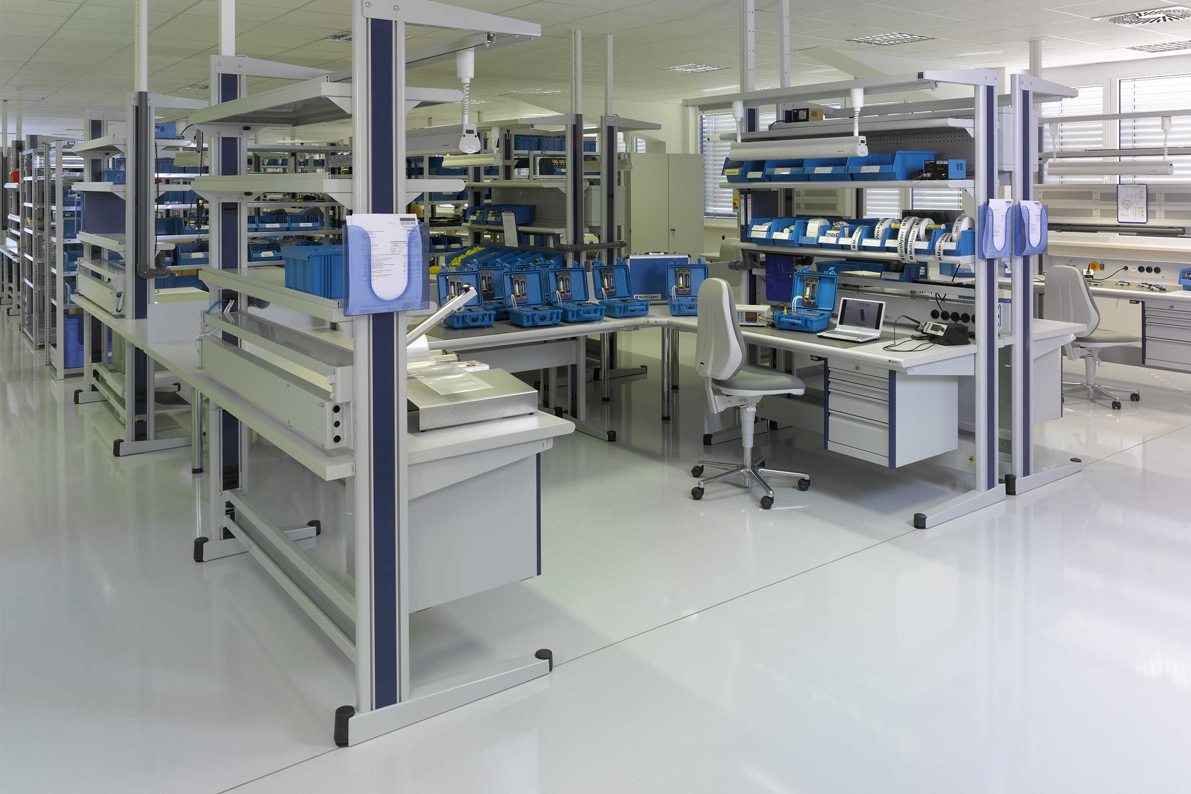 Industriefertigungshalle mit ableitfähigem Boden 