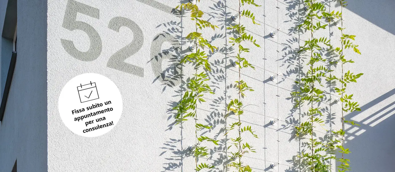 Facciata con vegetazione verticale StoFix Iso-bar ECO