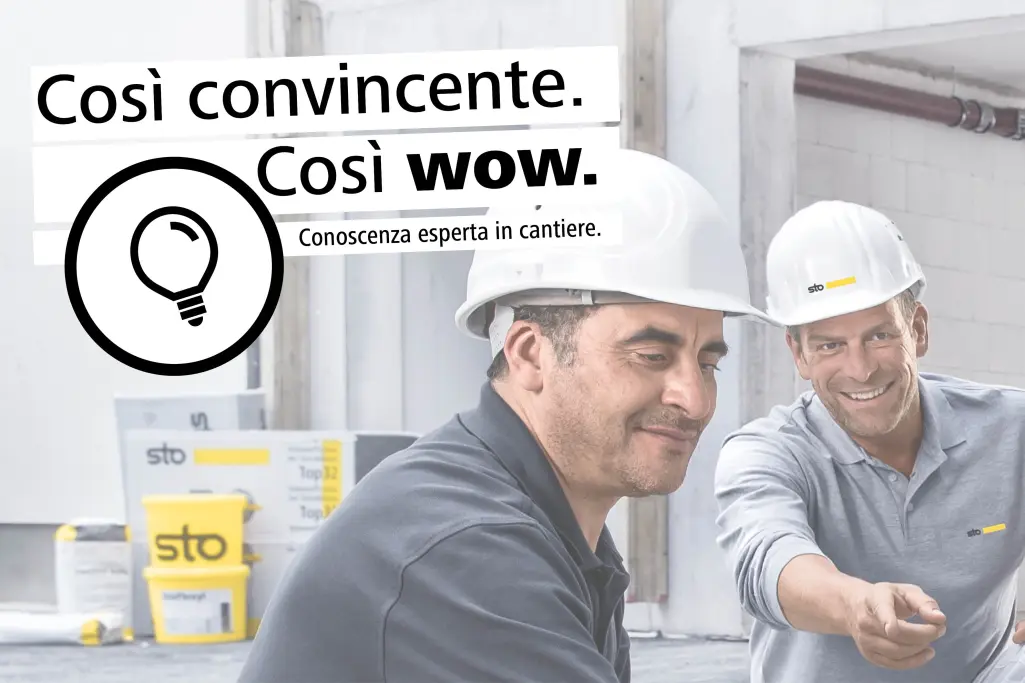 Consulente Sto e artigiano con elmetti bianchi in cantiere, testo: Così convincente. Così UAU.