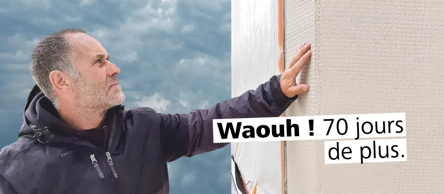 Image : Artisan spécialisé peignant sur une façade en crépi rénovée, texte brique: